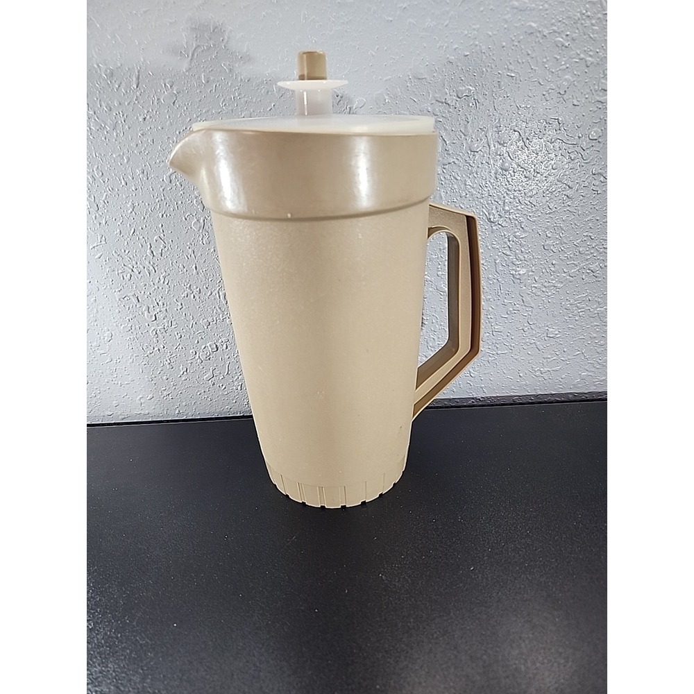 Vintage Tupperware 2 Quart Pitcher Almond Tan 800-8